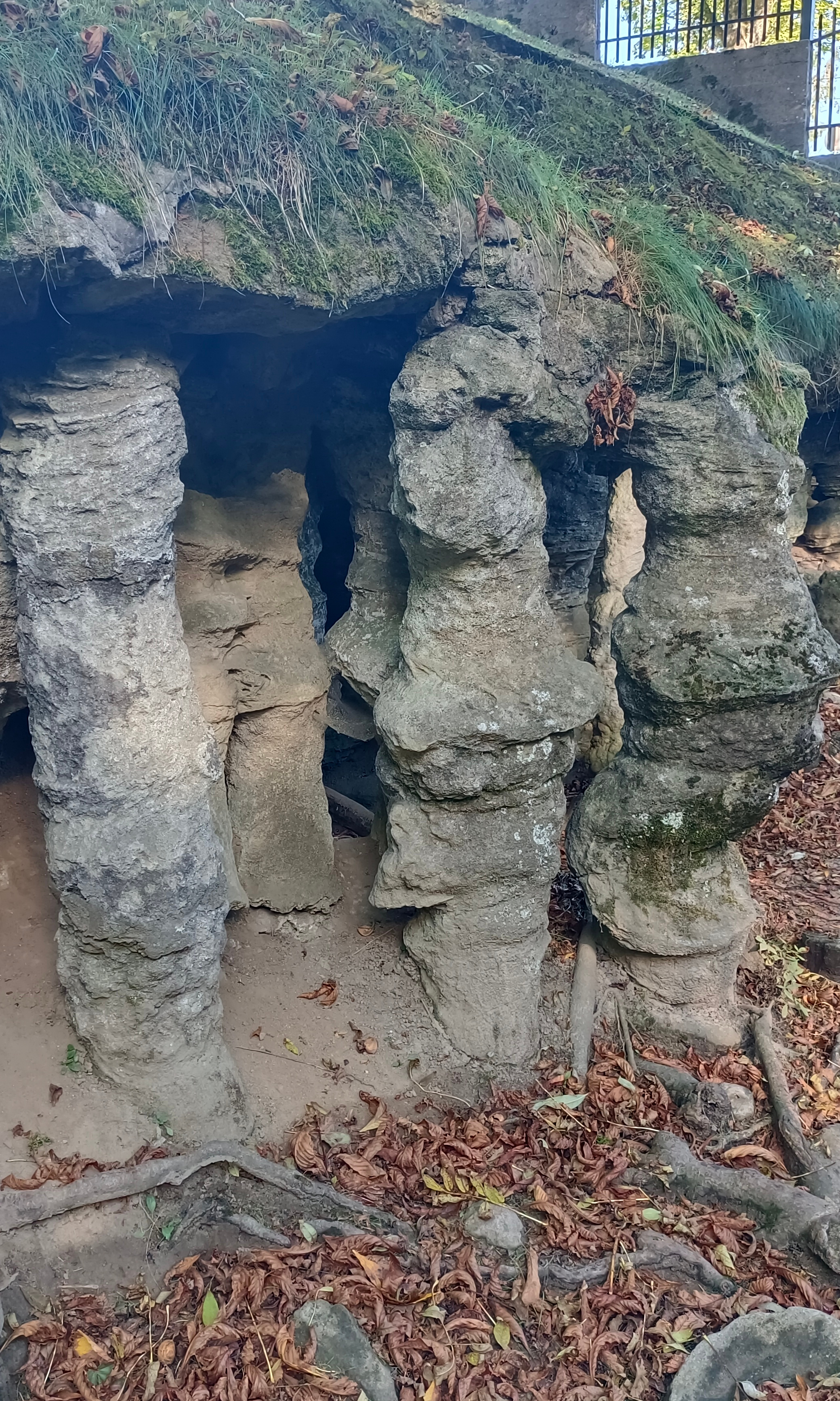 Groty Mechowskie - formacje skalne